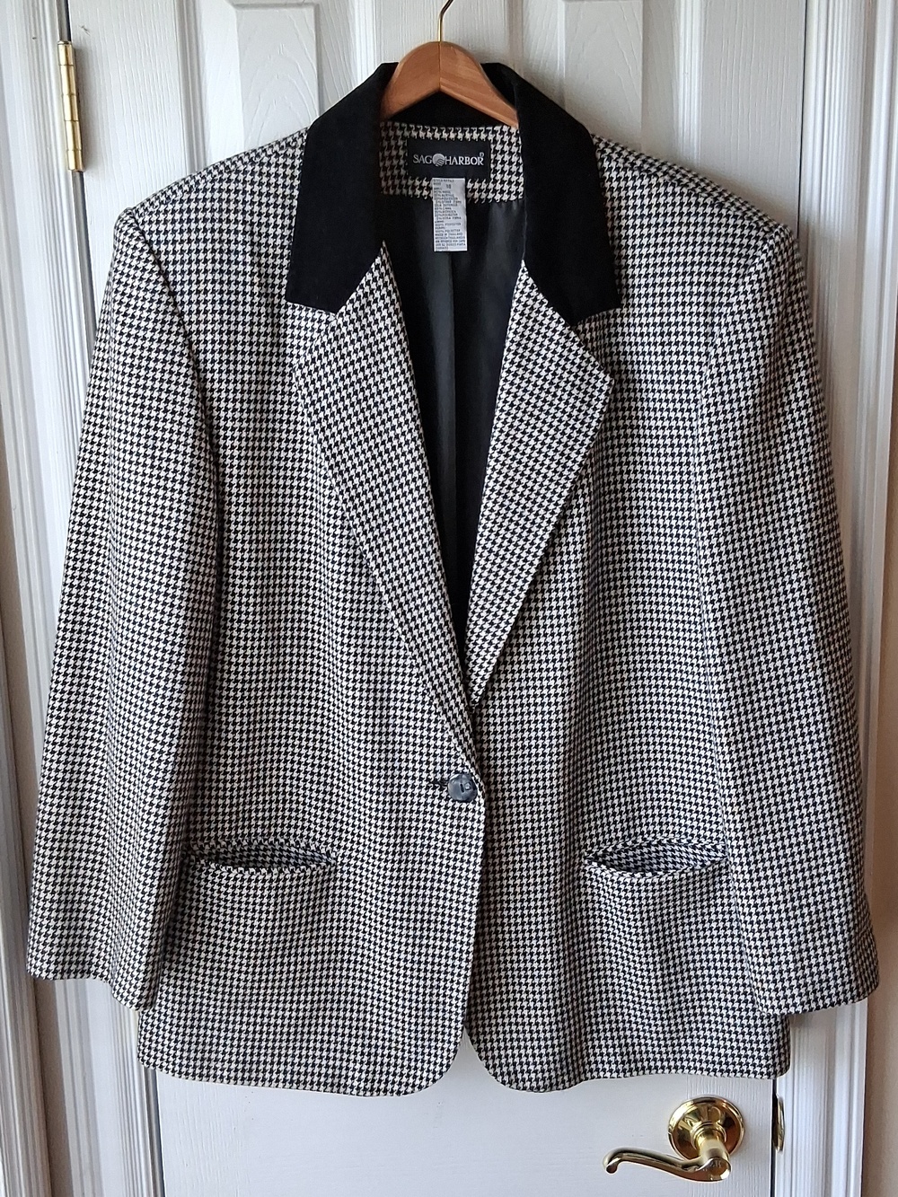Vintage Wool Blend  Black & White Houndstooth Blazer Jacket with Velvet Collar